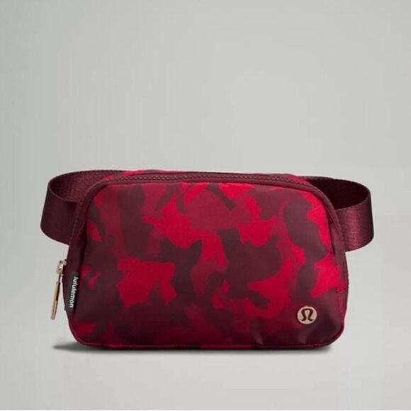 Lululemon NWT strap bag Rabbit Year limited edition 1L - Picture 1 of 9